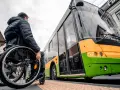 Czy opiekun osoby niepełnosprawnej płaci za bilet autobusowy? Sprawdź zasady