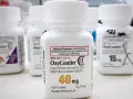 Butelki leku OxyContin w różnych dawkach, na pierwszym planie butelka 40 mg.