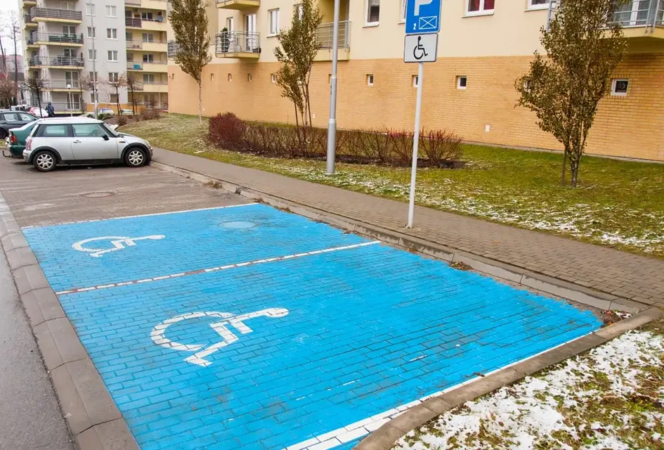 Ile miejsc dla niepełnosprawnych? Sprawdź obowiązujące przepisy