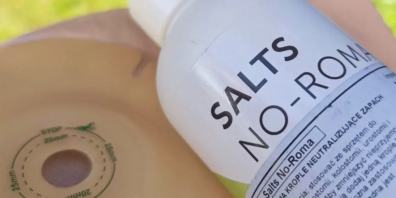Butelka płynu "Salts No-Roma" i element stomijny z zaznaczonymi wymiarami.