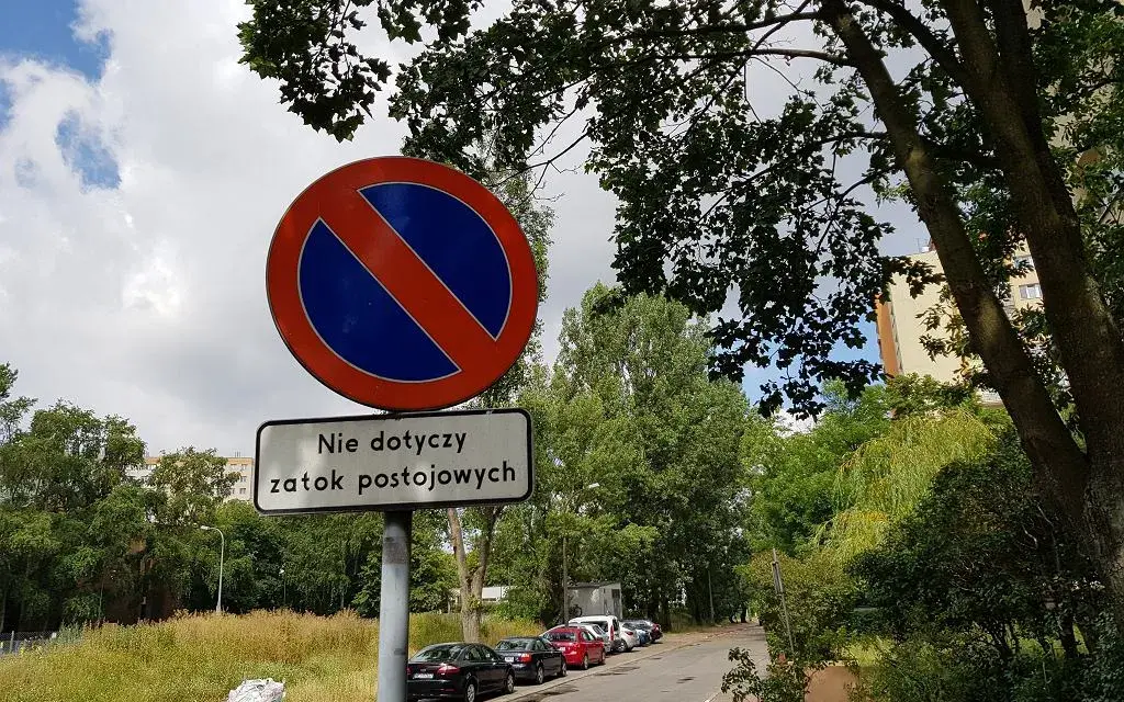 Jakie znaki drogowe nie obowiązują niepełnosprawnych? Sprawdź wyjątki