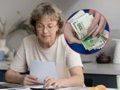 Kobieta z dokumentami i kalkulatorem, w tle dłonie liczące polskie banknoty.