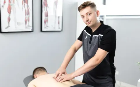 Ile trwa rehabilitacja przy dyskopatii? Kluczowe informacje i wskazówki