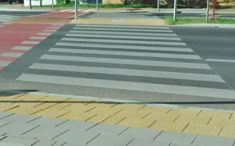 Pasy ostrzegawcze dla niewidomych: Jak poprawić bezpieczeństwo w przestrzeni publicznej