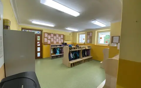 Najlepsze szkoły dla niesłyszących w Polsce - wsparcie edukacyjne i więcej