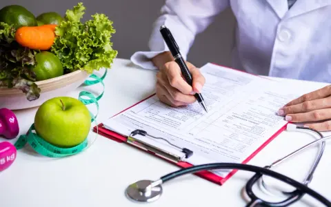 Kto może wystawić skierowanie na rehabilitację? Sprawdź, by uniknąć problemów