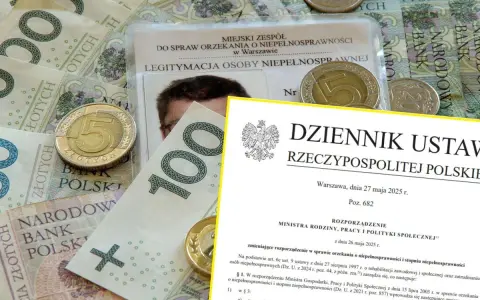 Legitymacja osoby niepełnosprawnej, monety i banknoty polskie.