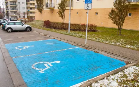 Ile miejsc dla niepełnosprawnych? Sprawdź obowiązujące przepisy
