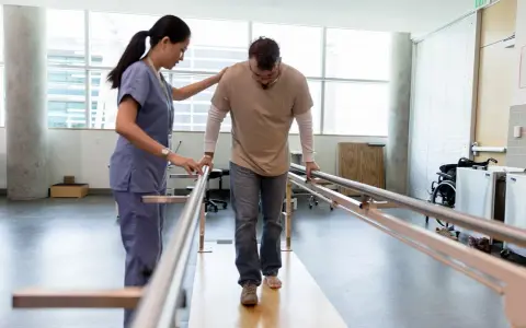 Jak się pisze rehabilitacja? Uniknij częstych błędów w pisowni