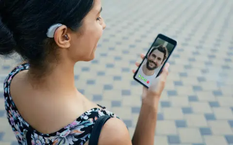 Telefony dla niesłyszących – najlepsze modele, które ułatwiają komunikację