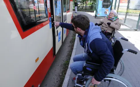 Czy wózek inwalidzki jest pojazdem? Poznaj ważne przepisy i prawa