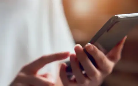 Ceny telefonów dla niewidomych – poznaj najlepsze modele i ich funkcje