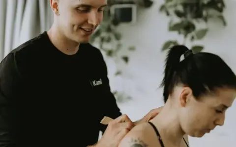 Ile trwa rehabilitacja dzienna? Poznaj czas trwania terapii w Polsce