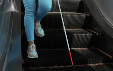 Pole uwagi dla niewidomych - klucz do bezpieczeństwa i niezależności