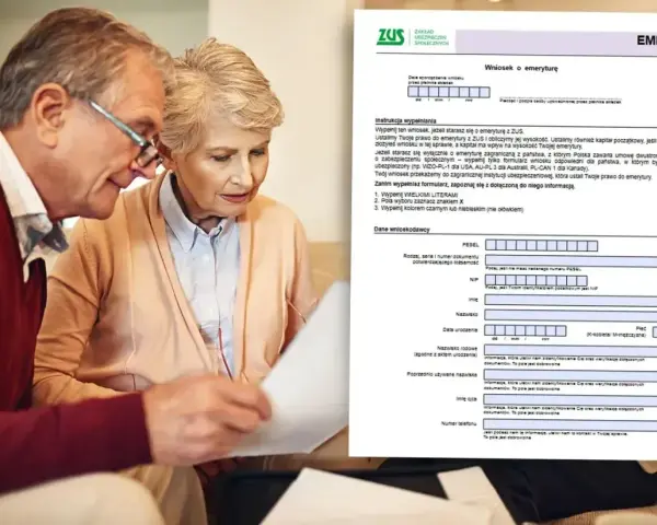 Starsze małżeństwo przegląda dokument ZUS "Wniosek o emeryturę".