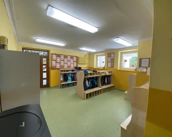 Najlepsze szkoły dla niesłyszących w Polsce - wsparcie edukacyjne i więcej