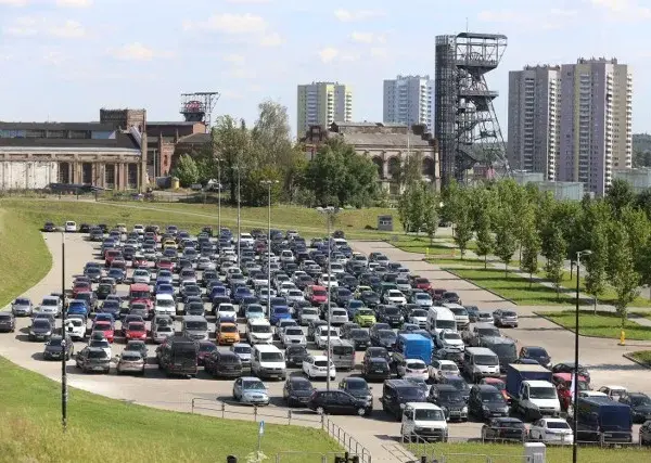 Czy niepełnosprawni płacą za parking w Katowicach? Sprawdź zasady.