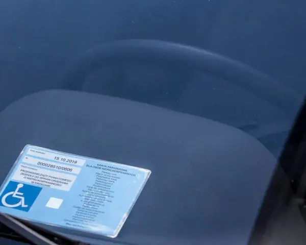 Czy parking dla niepełnosprawnych jest płatny? Sprawdź zasady w Krakowie