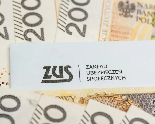ZUS i banknoty 200 zł. Tabela z nowymi emeryturami może być wkrótce gotowa.