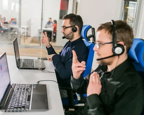 Tłumacz dla niesłyszących – jak uzyskać wsparcie online bez stresu
