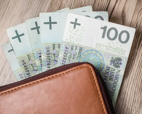 Czy emeryt może być opiekunem osoby niepełnosprawnej bez utraty emerytury?