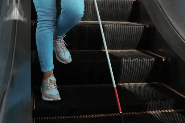 Pole uwagi dla niewidomych - klucz do bezpieczeństwa i niezależności