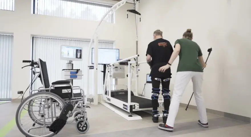 Ile trwa rehabilitacja po operacji guza mózgu? Oczekiwania i realia
