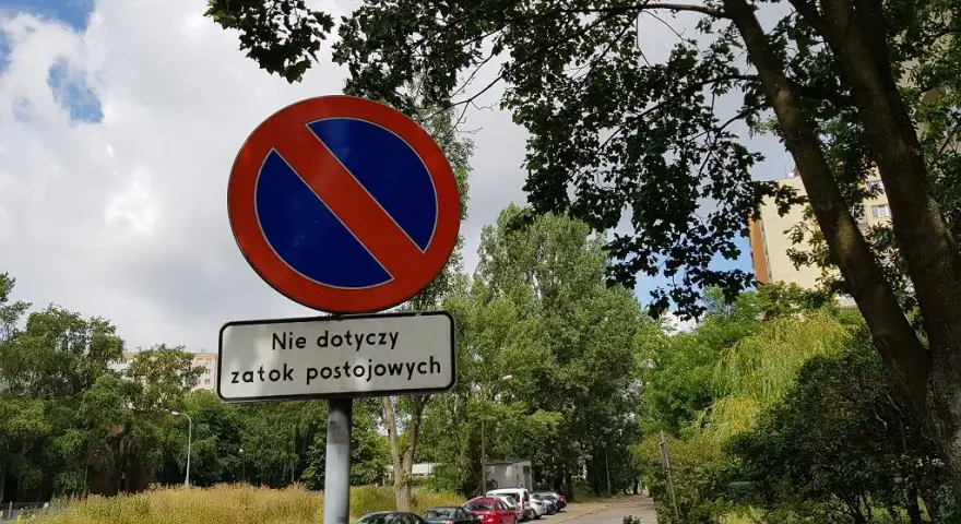 Jakie znaki drogowe nie obowiązują niepełnosprawnych? Sprawdź wyjątki
