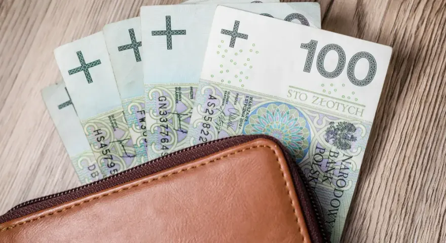 Czy emeryt może być opiekunem osoby niepełnosprawnej bez utraty emerytury?