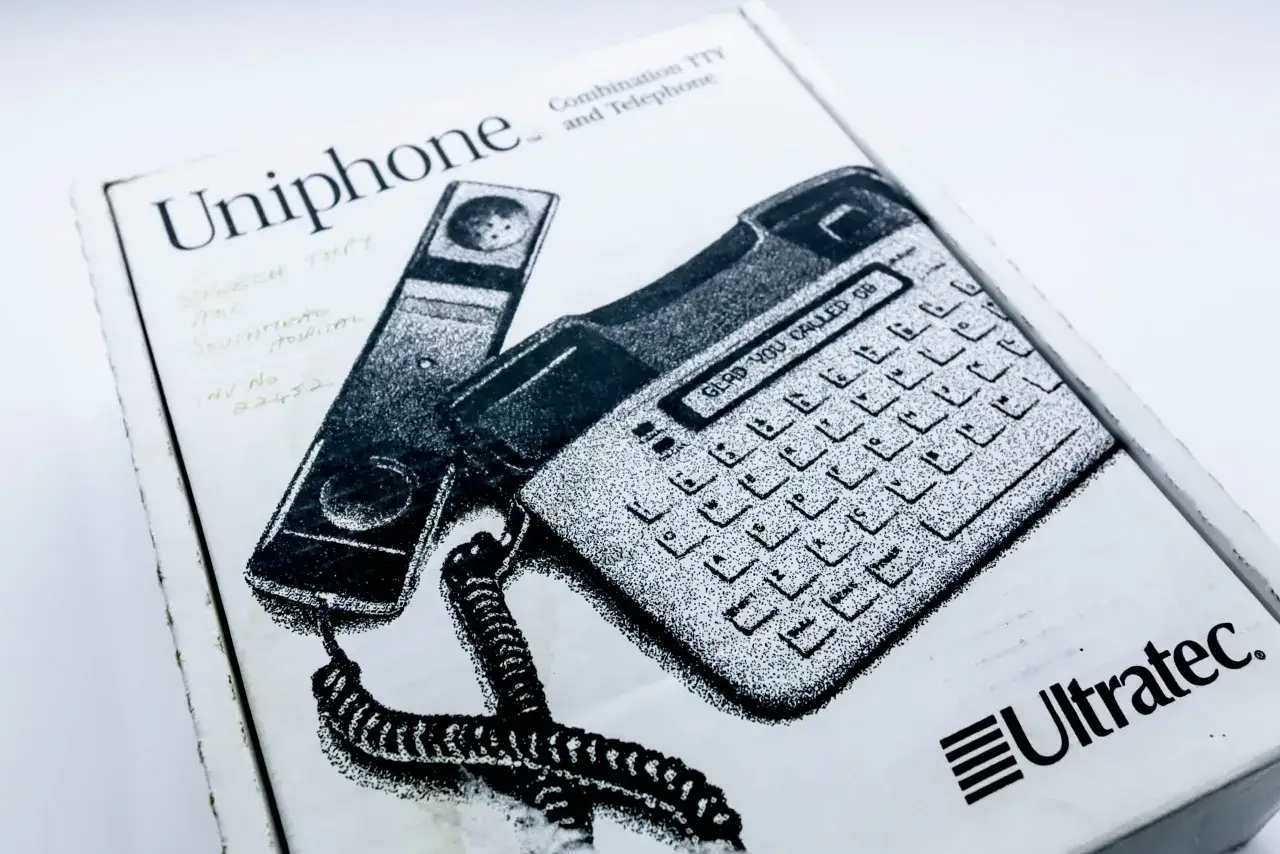 Zdjęcie Telefony dla niesłyszących – najlepsze modele, które ułatwiają komunikację