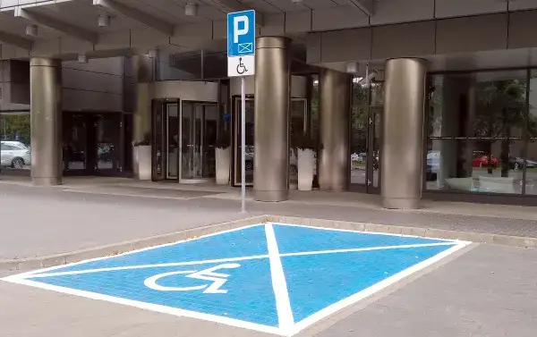 Zdjęcie Gdzie załatwić kartę parkingową dla niepełnosprawnych w prosty sposób