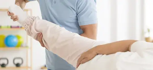 Zdjęcie Gdzie rehabilitacja po endoprotezie stawu biodrowego? Sprawdź najlepsze miejsca
