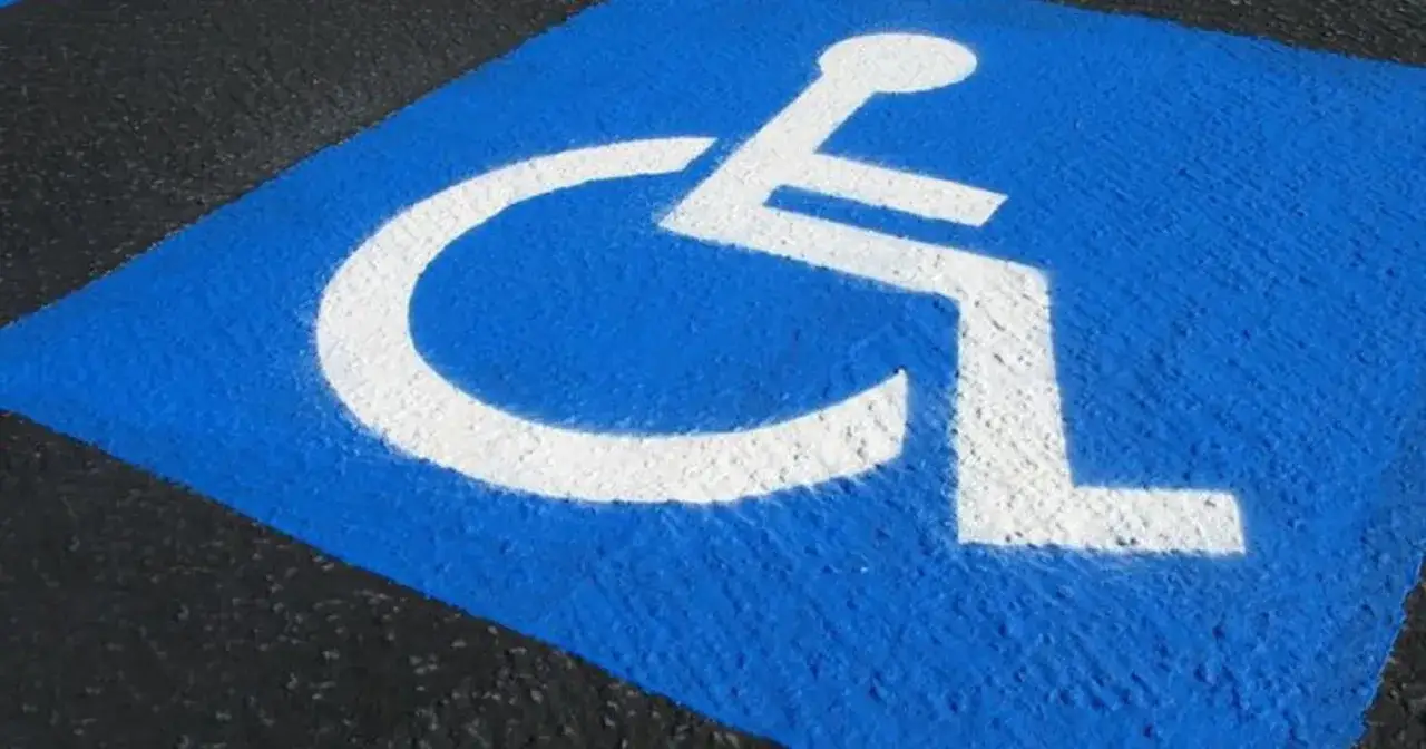 Zdjęcie Czy niepełnosprawni płacą za parking w Ciechocinku? Sprawdź zasady!